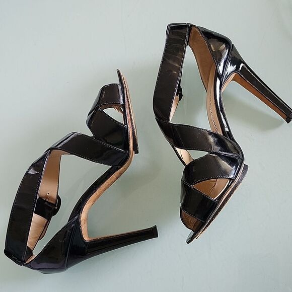 Manolo Blahnik Patent Leather Heels - Picture 5 of 8